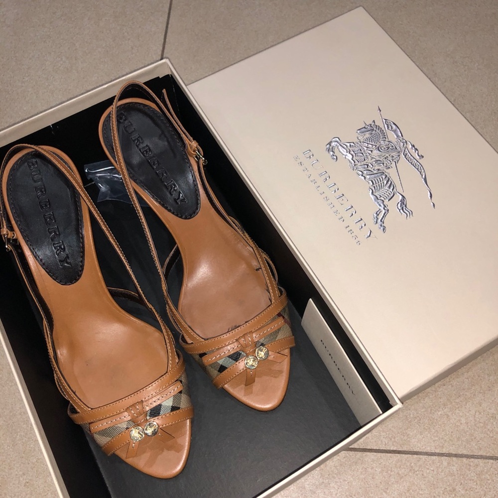 AUTHENTIC BURBERRY SANDALS
